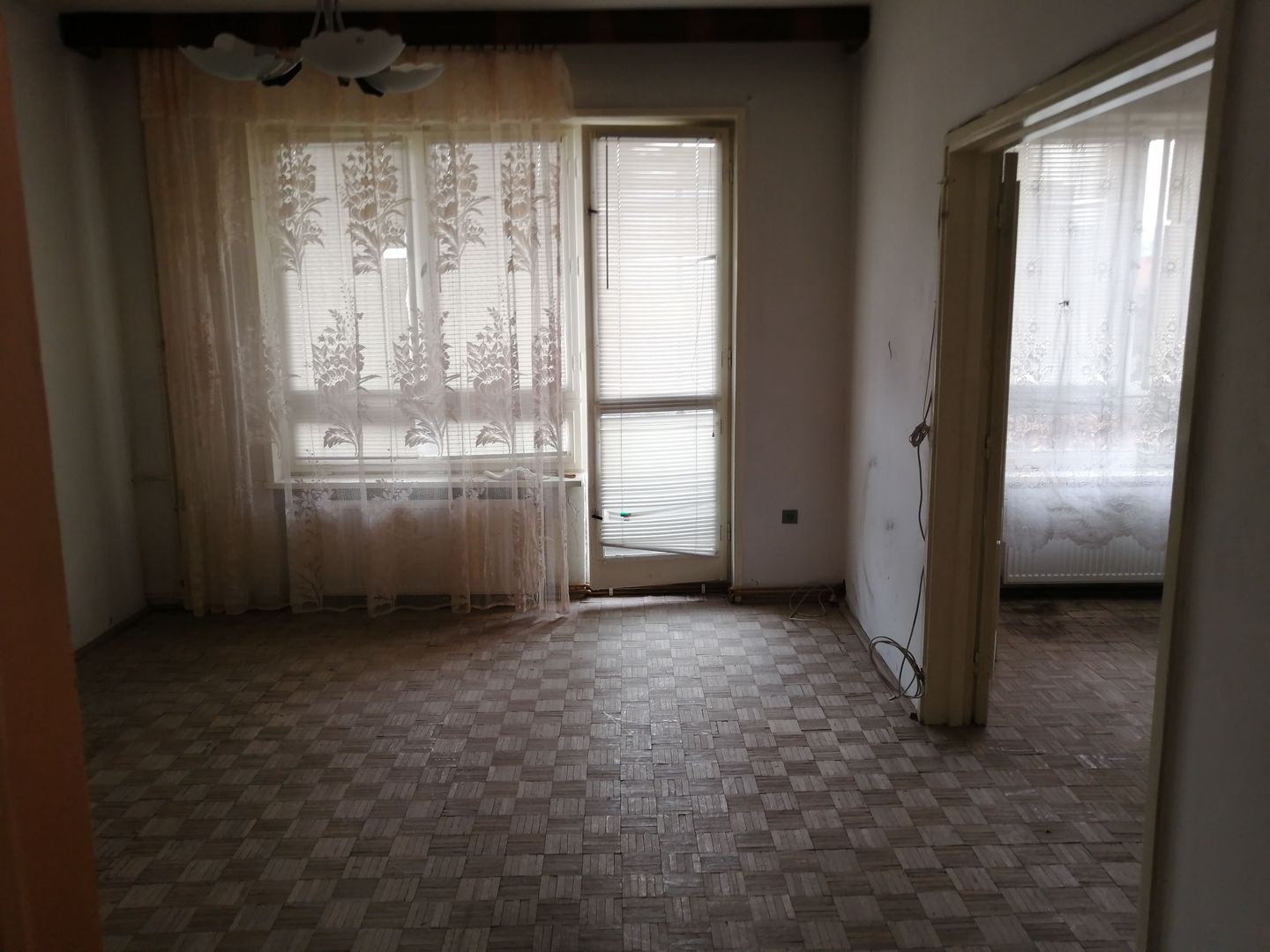 2 camere zona pietei Tractorul - Poză 4