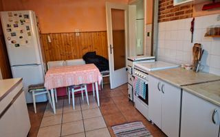 Apartament cu 3 camere si garaj in zona centrală - Poză 15