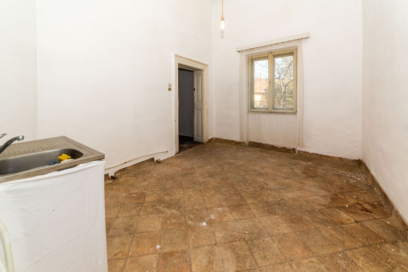 Apartament ultracentral cu potențial extraordinar - Poză 7