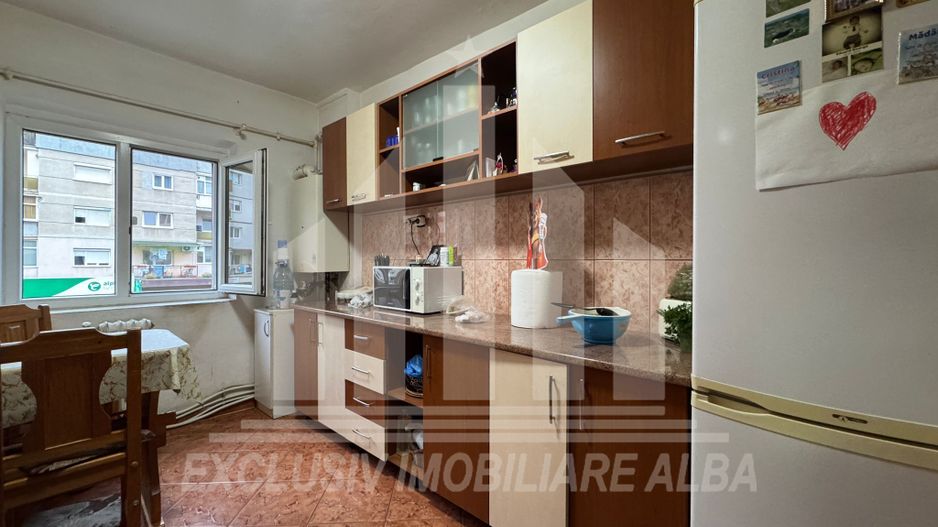 Apartament cu 3 camere decomandate, Cetate - etaj 1 - Poză 1