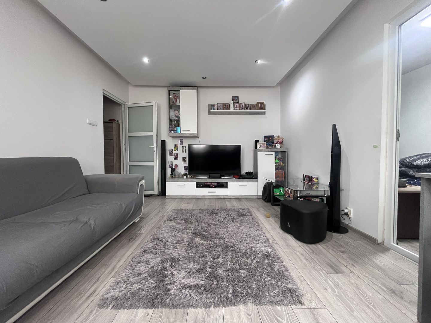 Zona buna! Vânzare apartament cu 2 camere în Târgoviște- micro 6! - Poză 1