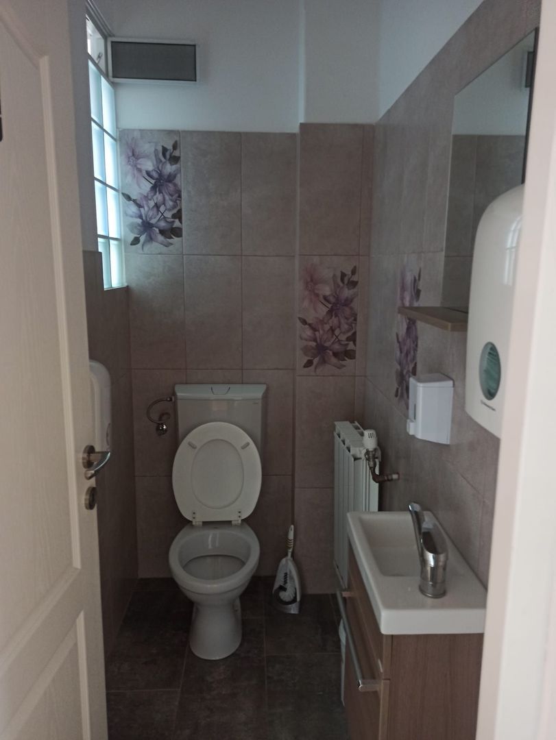 CASA CU 6 CAMERE ZONA CENTRAL - Poză 12