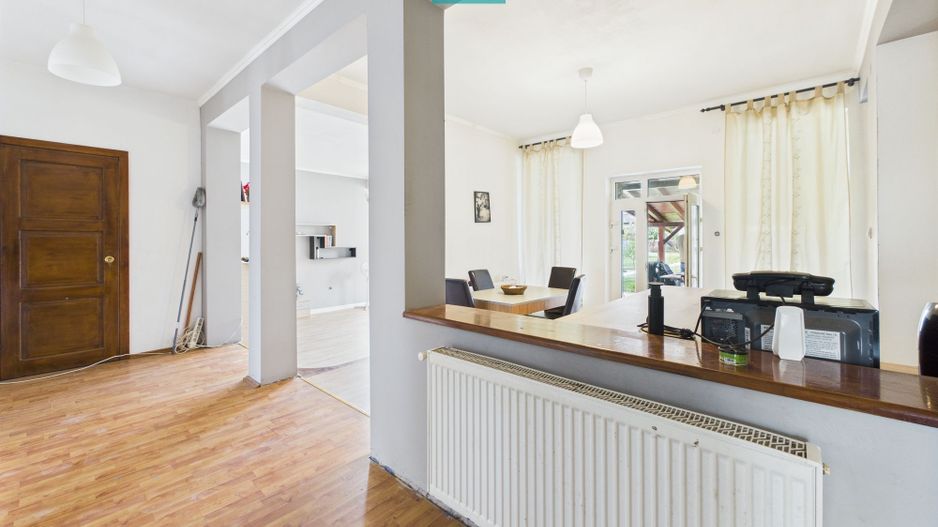 Vilă cu 8 camere în Săcălaz, zonă Centrală - Poză 9