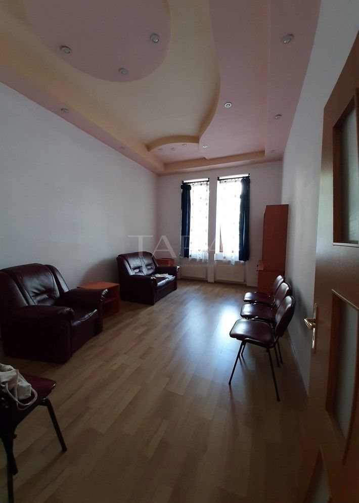 De vanzare apartament cu 3 camere in zona Centrala - Poză 3