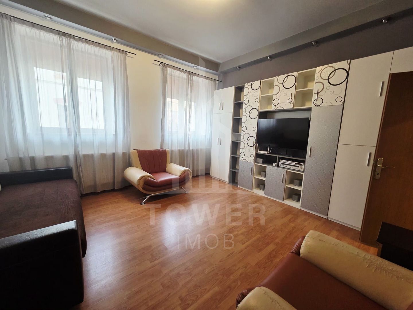 Garsonieră spațioasă de închiriat, ultracentral, la casă - Poză 3