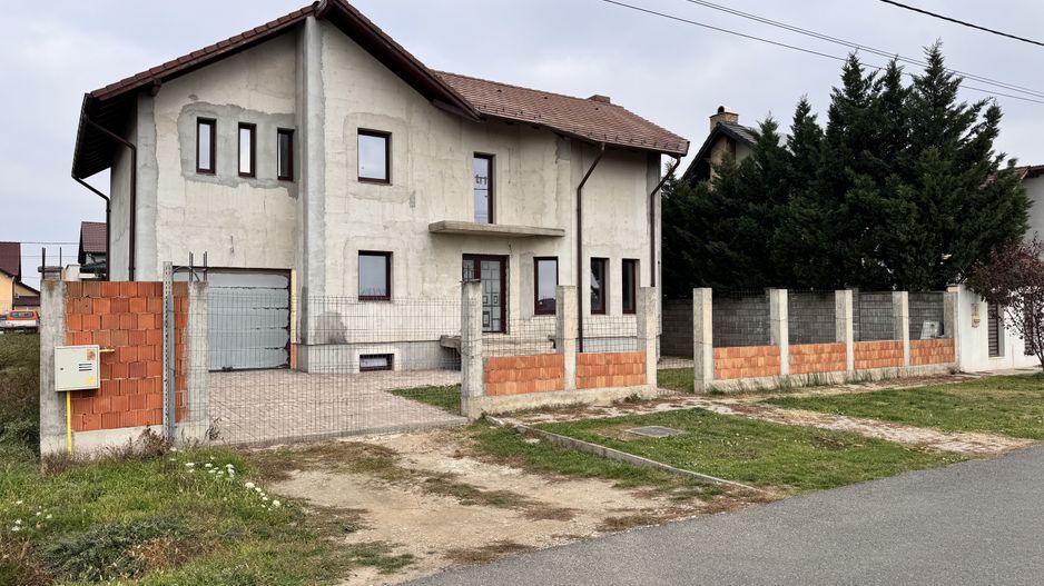 Vilă unică, gata să devină locuința ta de vis, în Livada. - Poză 18