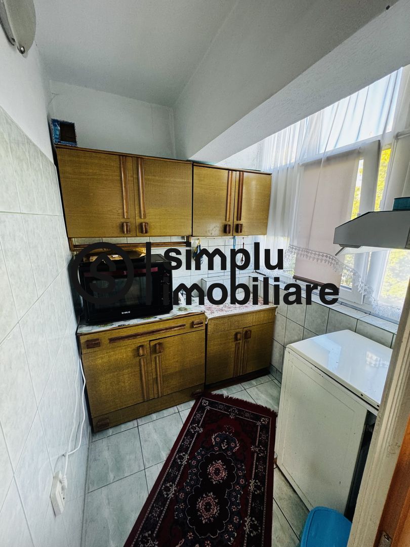3 decomandate, centrala, 1 Mai - 110 000 Euro - Poză 10
