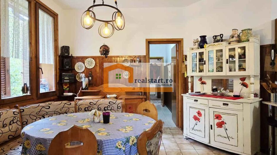 Vedere padure, panouri solare si fotovoltaice, pompa de caldura,  semineu - Poză 21