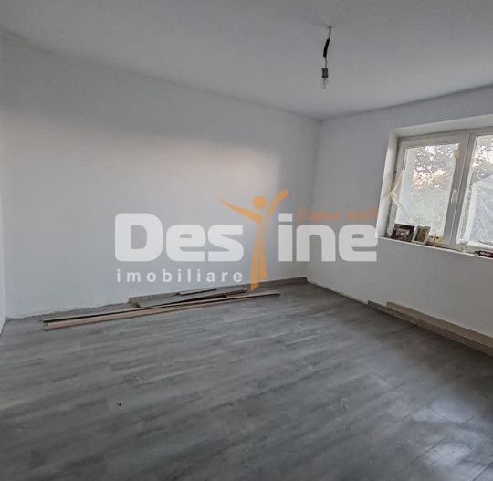 Imobil compus din casa si 1800mp teren in Suburbia Brodoc, judet Vaslui - Poză 7