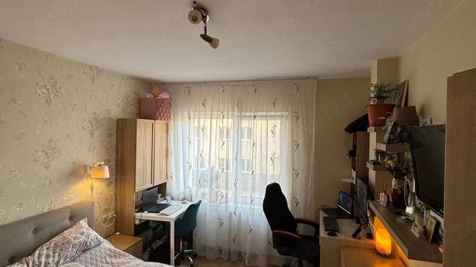 Vand apartament 3 camere | 64 mp | Etaj 1 | Parcare inclusă | Proprietar - Poză 2