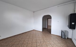 Casa cu 4 camere, zona Central - Poză 3