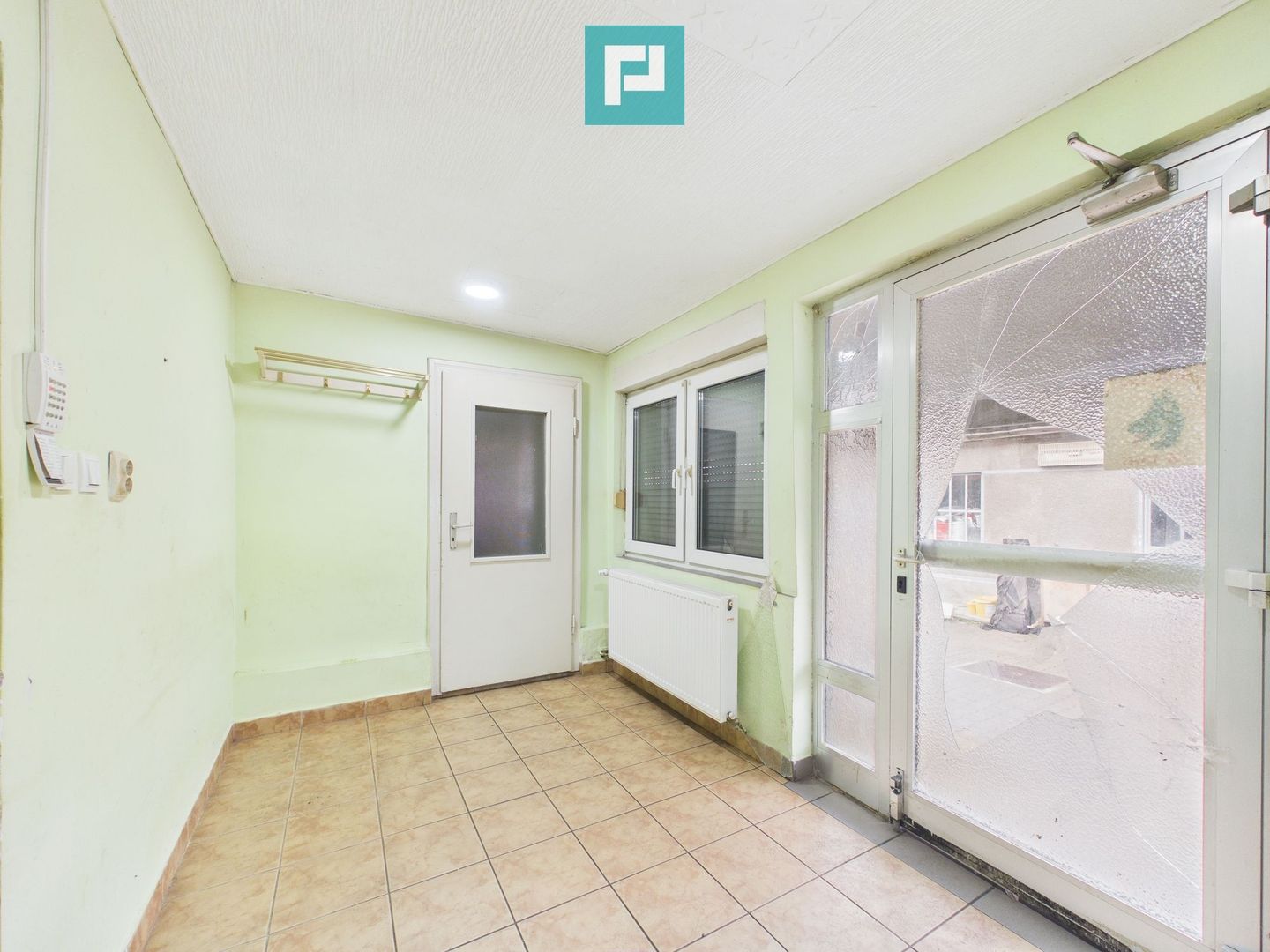 Casă cu 755 mp teren, zonă centrală Curtici - Poză 10