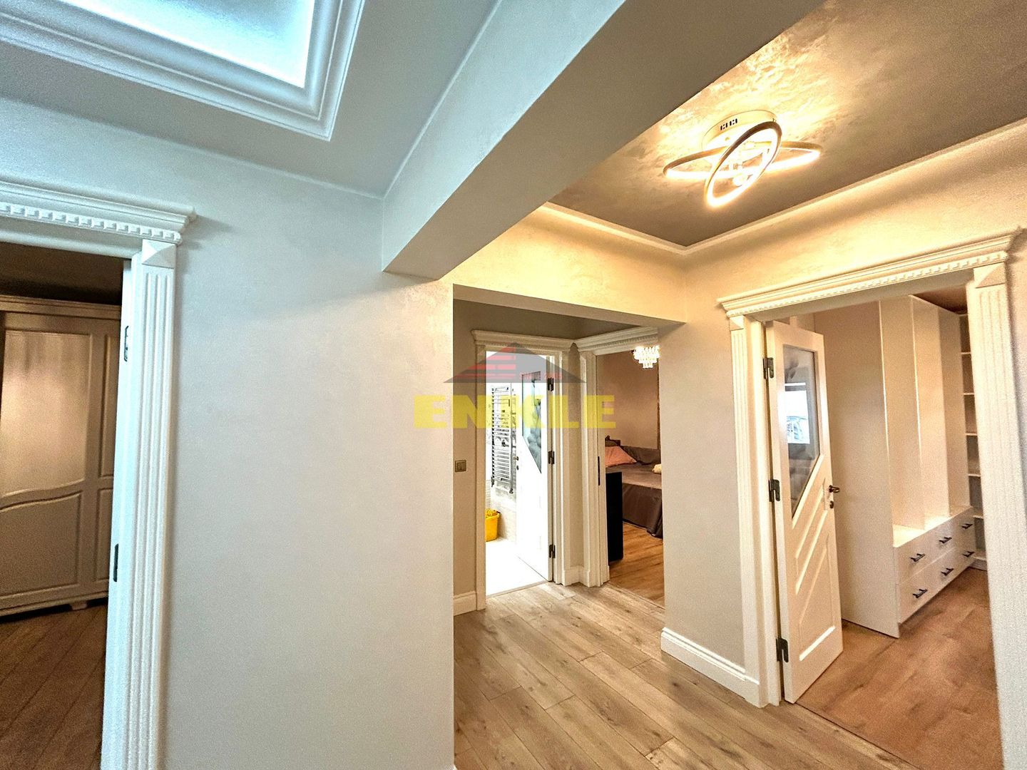 De vanzare apartament cu 3 camere, zona Piata Mare. - Poză 3