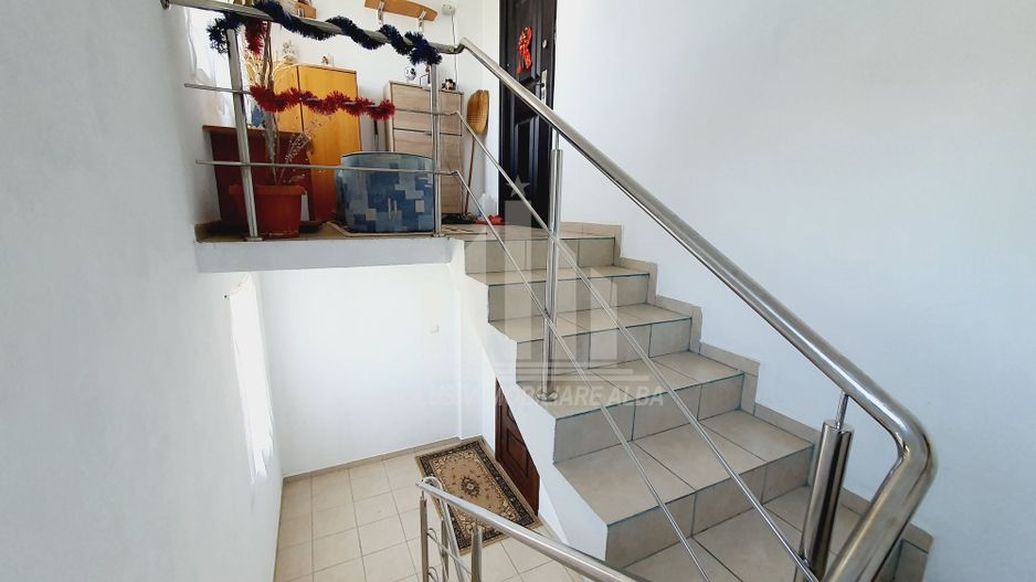 Apartament 3 camere in Cetate cu loc de parcare, curte si boxa - Poză 10