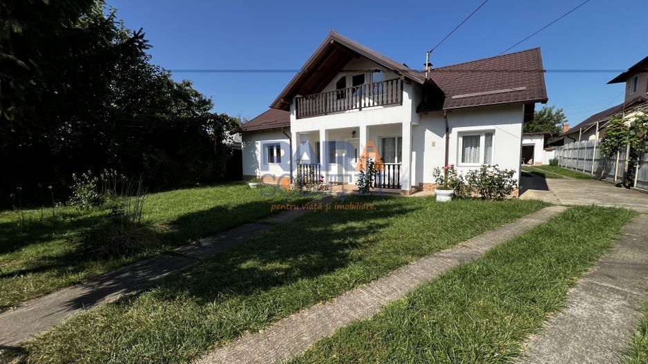 Casă 2015 - 4 dormitoare, 2 băi, 2 bucătării - Poză 3