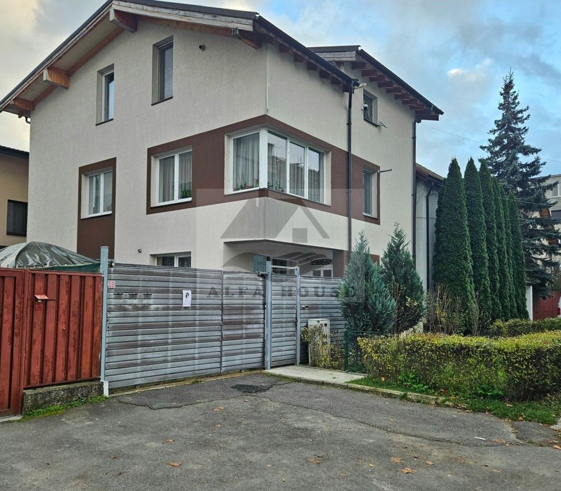 Oportunitate - Apartament cu trei camere in vila, zona Tractorul 70 mp - Poză 1