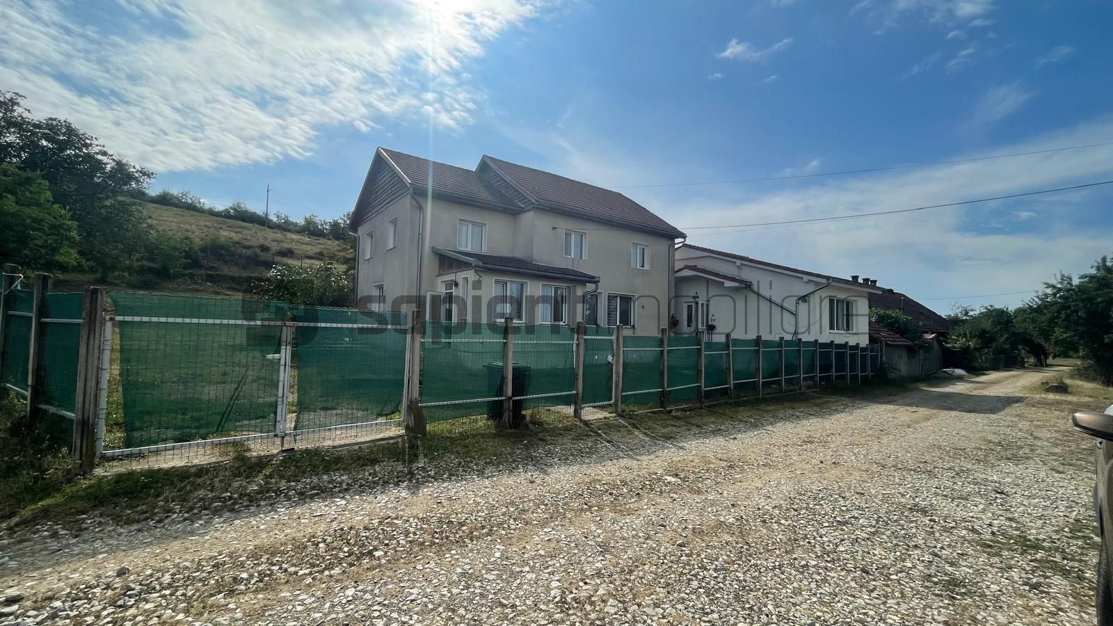 Casă spațioasă + Casă de oaspeți. Ideală pentru 2 familii! - Poză 1