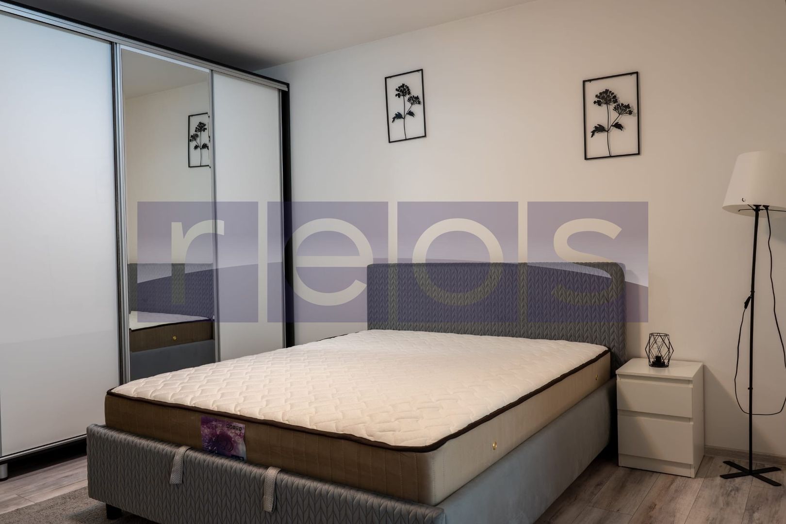VÂNZARE GARSONIERĂ | ZONA TITAN | MOBILATA ȘI UTILATA - Poză 1