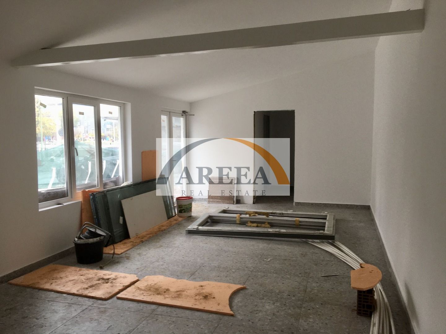 DE INCHIRIAT - spatiu comercial INTERSECTIE PIATA SUDULUi - Poză 5