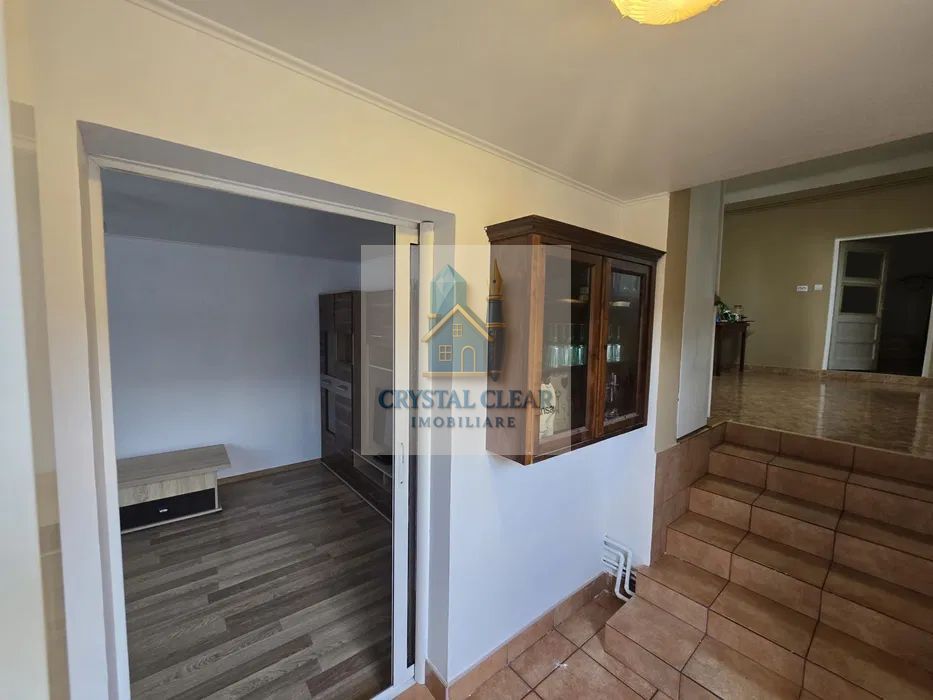 Casă cu 4 camere în curte comună - zona Dâmbu Pietros/Tudor - Poză 4