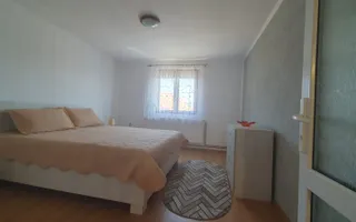 Casă spațioasă de vânzare în comuna Roșia .COMISION 0% - Poză 13