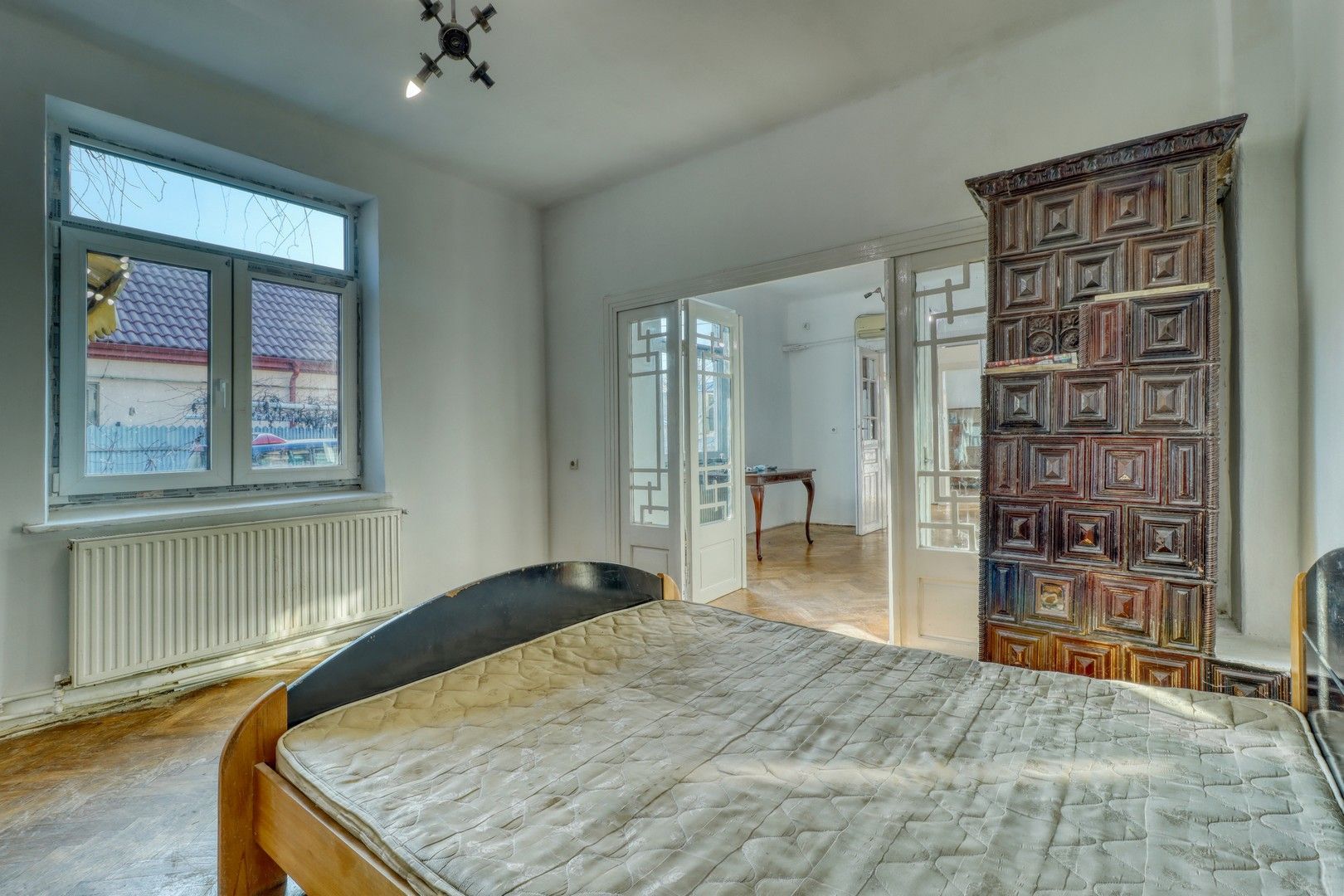 Centru- Casă boierească individuală- 5 camere si  451 mp teren - Poză 17