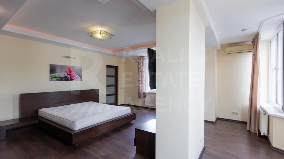 Vânzare, 3 dormitoare + living, str. Vasile Alexandri, Centru - Poză 11