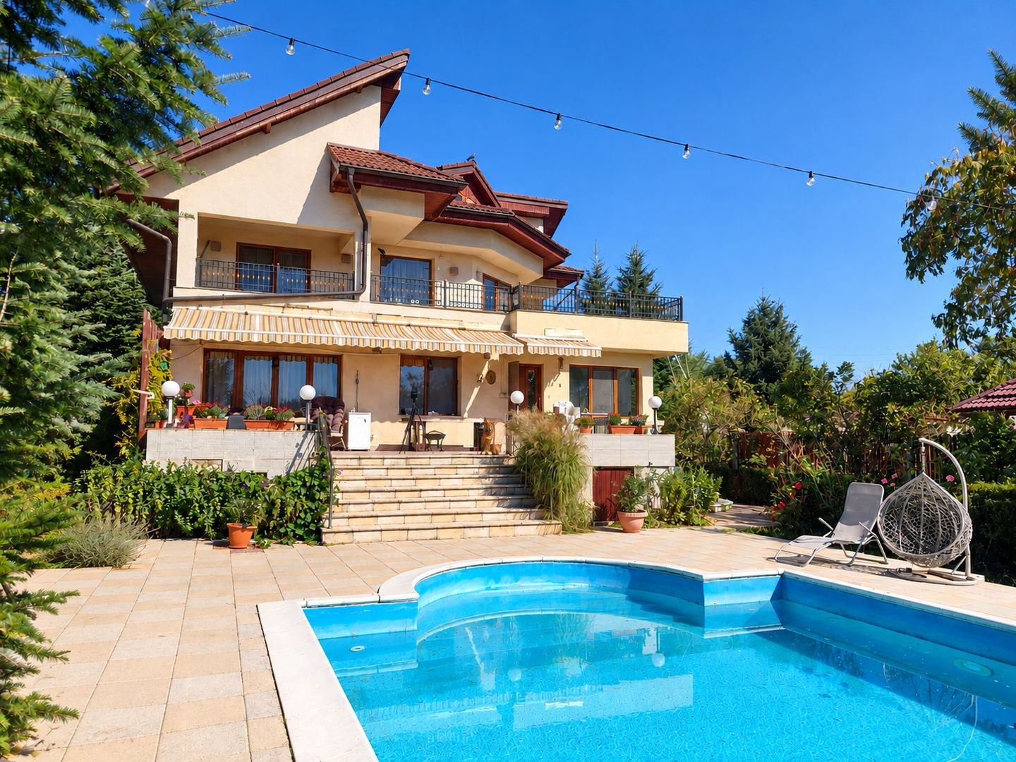Vilă cu 8 camere de vânzare, piscina, livada, iesire la Balta Pasarea - Poză 3