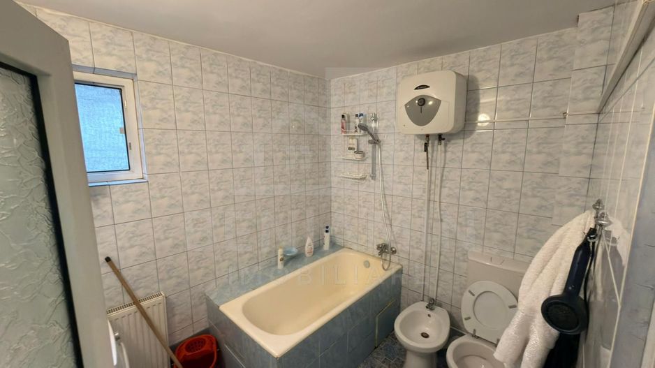 Vila-in-zona-Parcului-Nicolae-Romanescu-curte-mare-doua-constructii - Poză 9