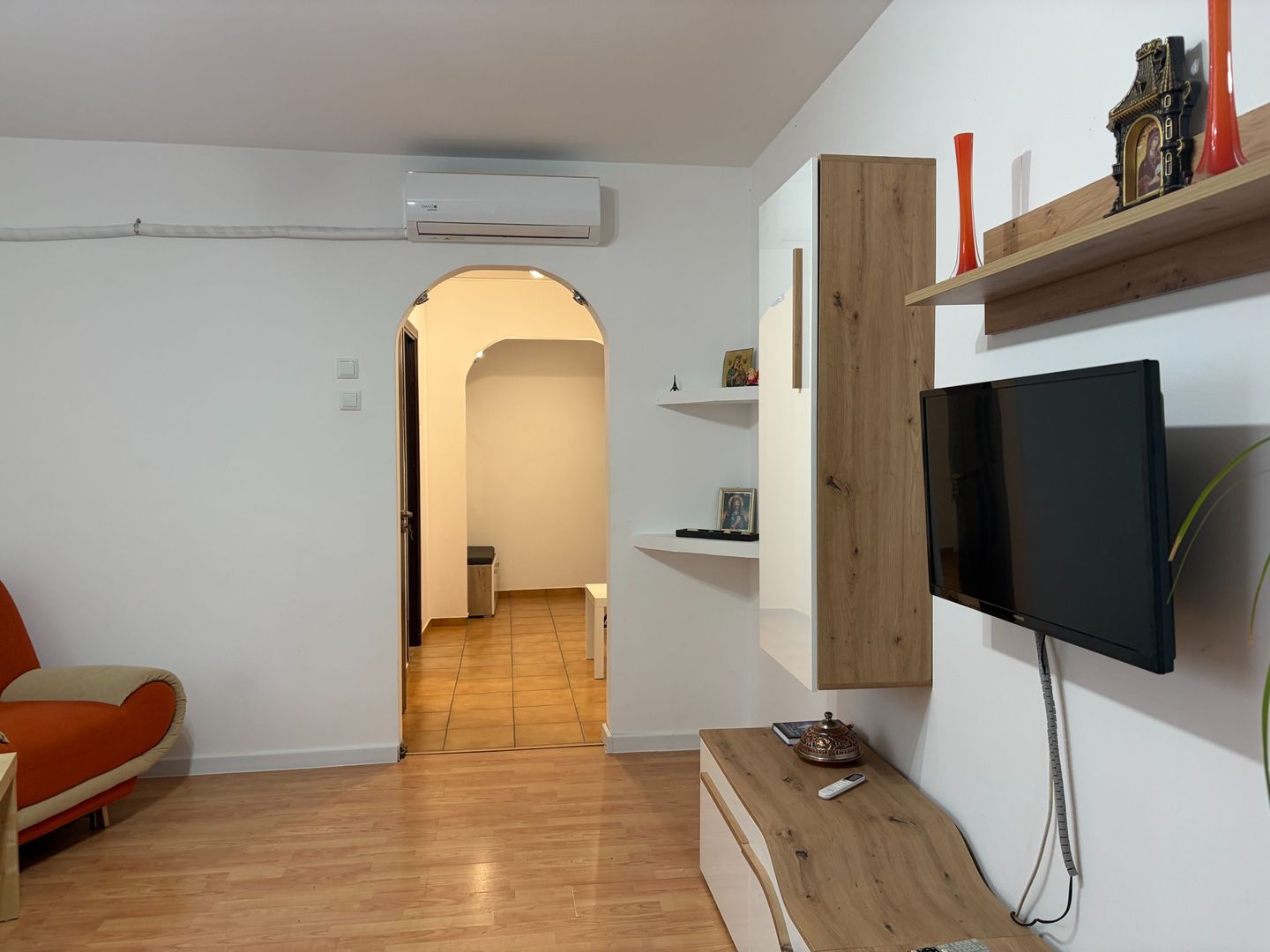 Apartament cu trei camere, Brancoveanu, 120.000€ negociabil - Poză 3
