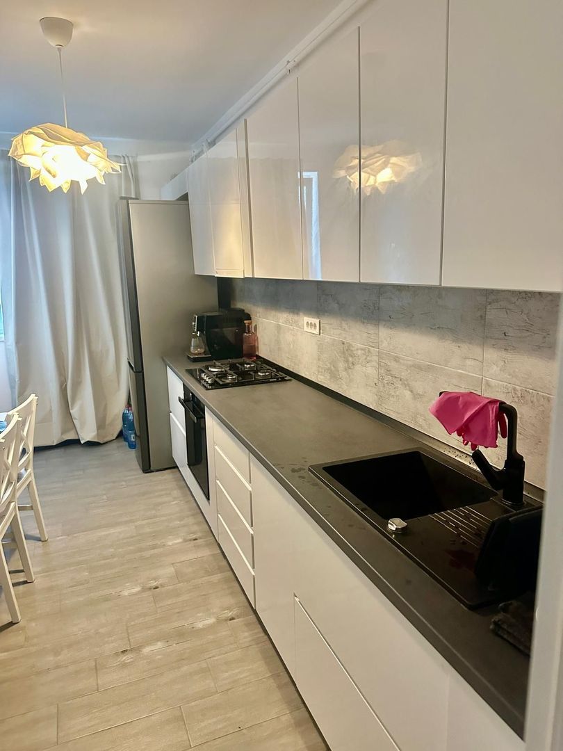 Apartament 2 camere,suprafata generoasa,mobilat si utilat,loc parcare subteran - Poză 4