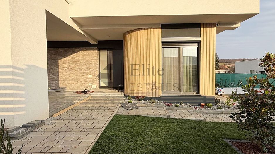 Vila / Casa de vanzare in Oradea, zona Dealuri - Poză 5