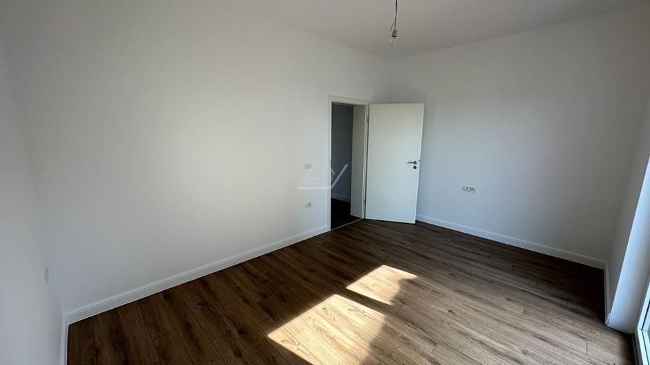 Gradina proprie. Clima. Loc de parcare. - Poză 6