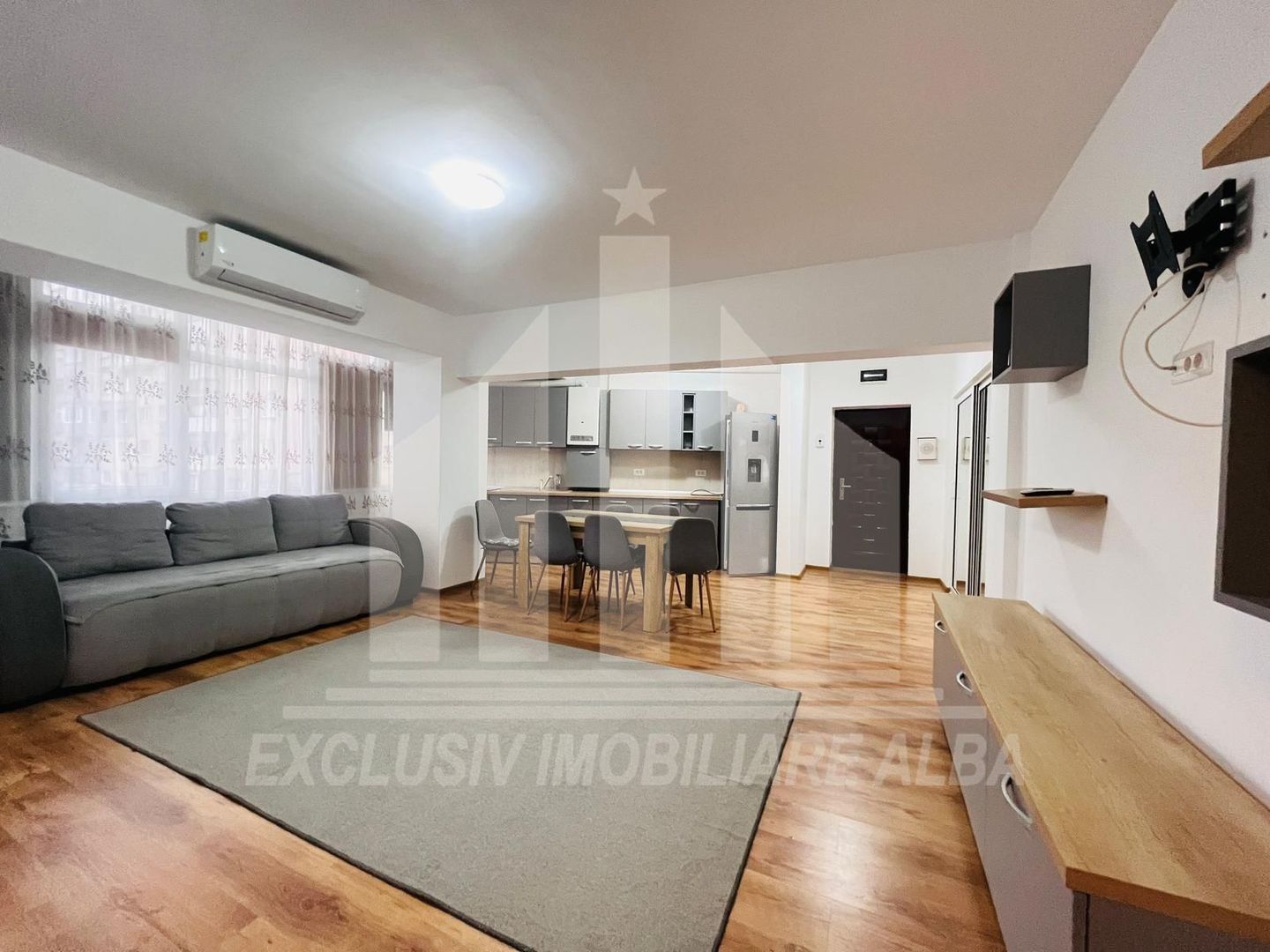 Apartament cu 4 camere, etaj intermediar, Cetate - Poză 1