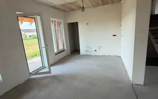🏡 CASĂ DE VÂNZARE - Poză 14