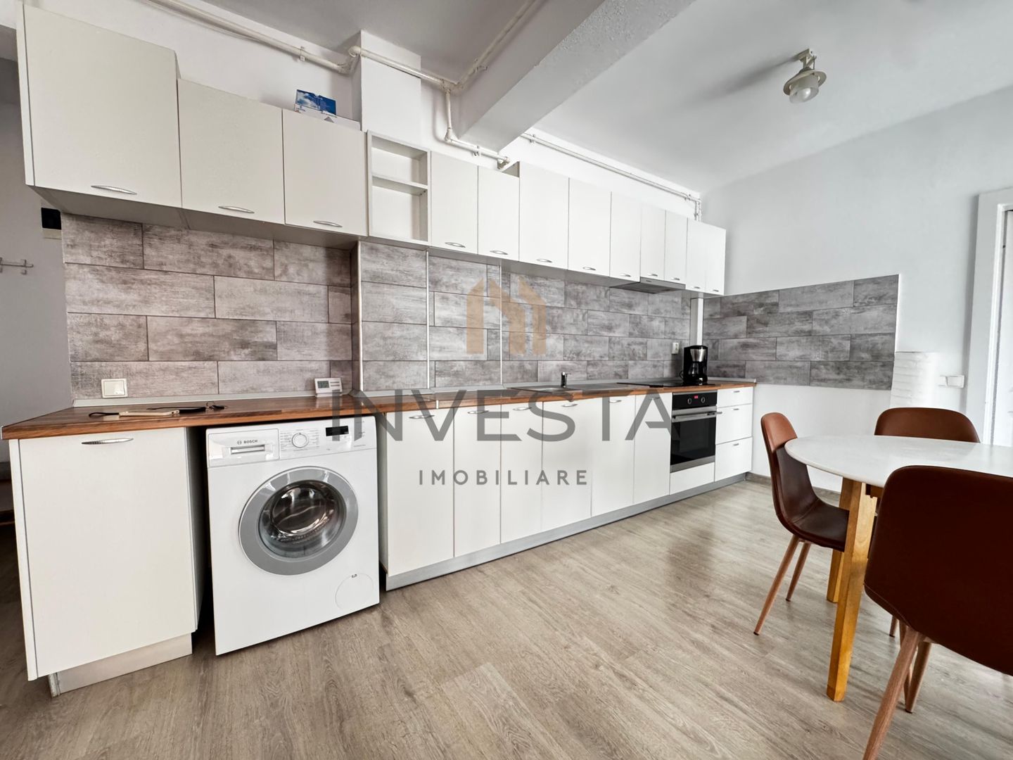 Apartament cu 3 camere de inchiriat si loc de parcare - Semicentral - Poză 2