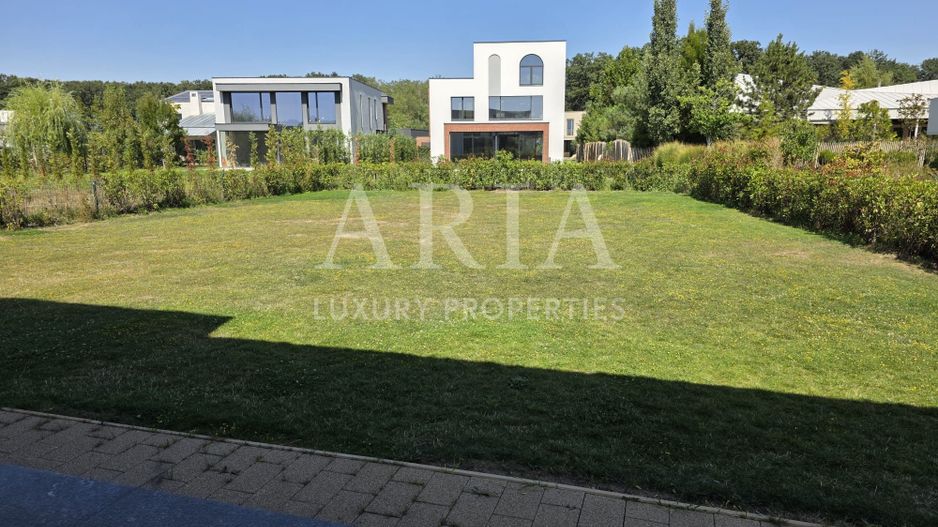 Dumbrava Vlasiei – Armonie între design, lumină și natură - Poză 35