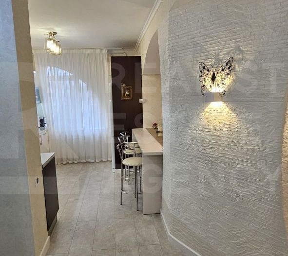 Chirie apartament, 3 camere, str. București, Centru - Poză 2