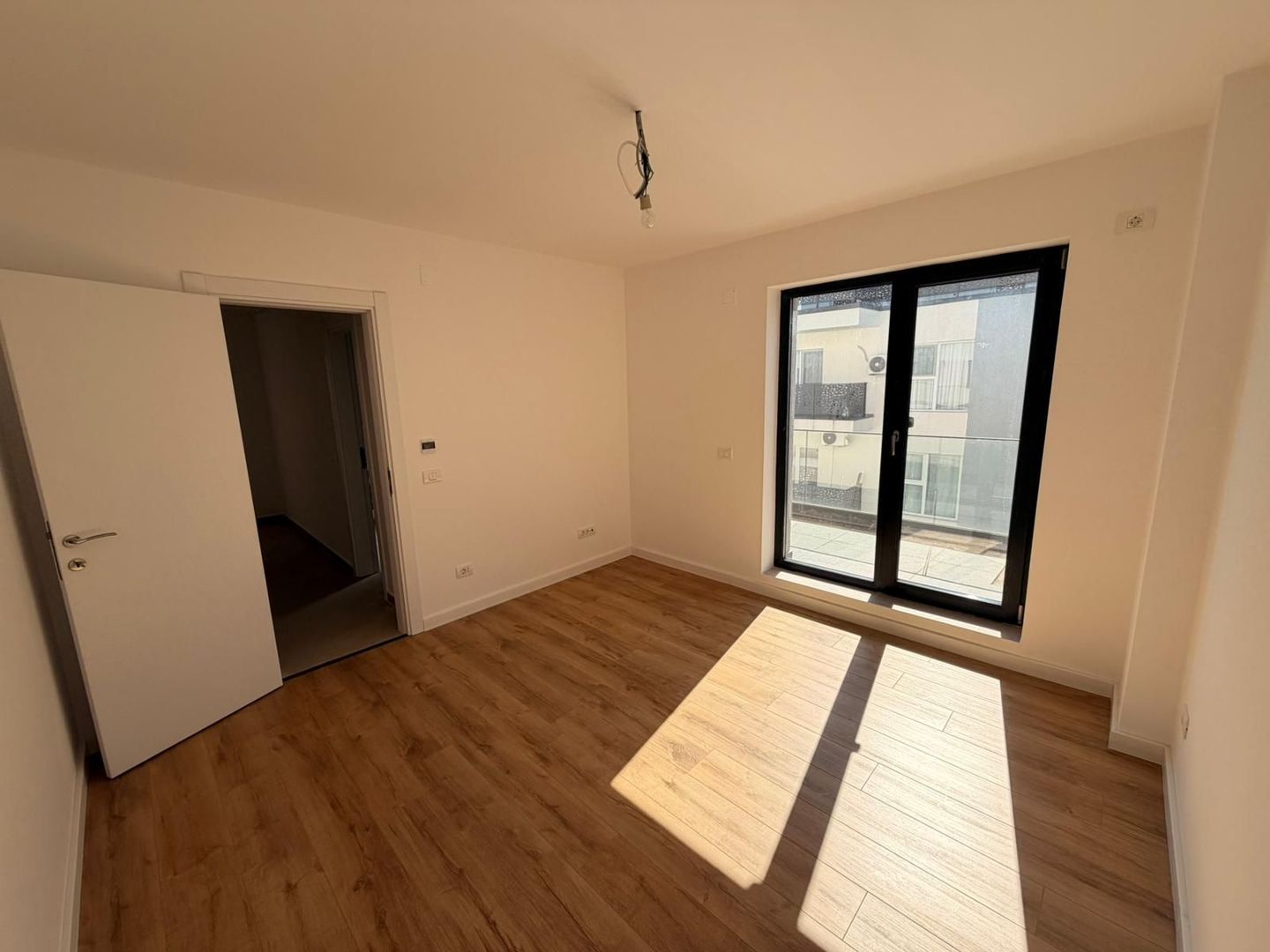 AP. 2 CAMERE, BLOC NOU - TERASA 32 MP, MUTARE IMEDIATA ,COMISION 0% - Poză 2