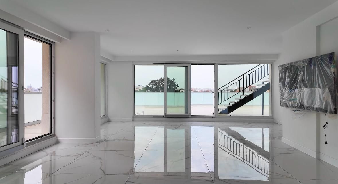 Penthouse cu 4 camere in zona Unirii, parcare si boxa in subteran - Poză 3