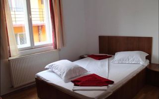 Casa single P+ E , in cartierul Strand - pretabila pentru pensiune sau locuinta - Poză 10