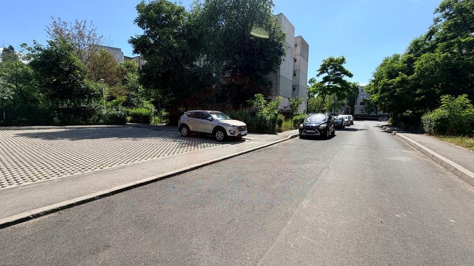 Vanzare apartament cu 4 camere in Micro 13, etaj 3, pret 65 000 euro - Poză 19