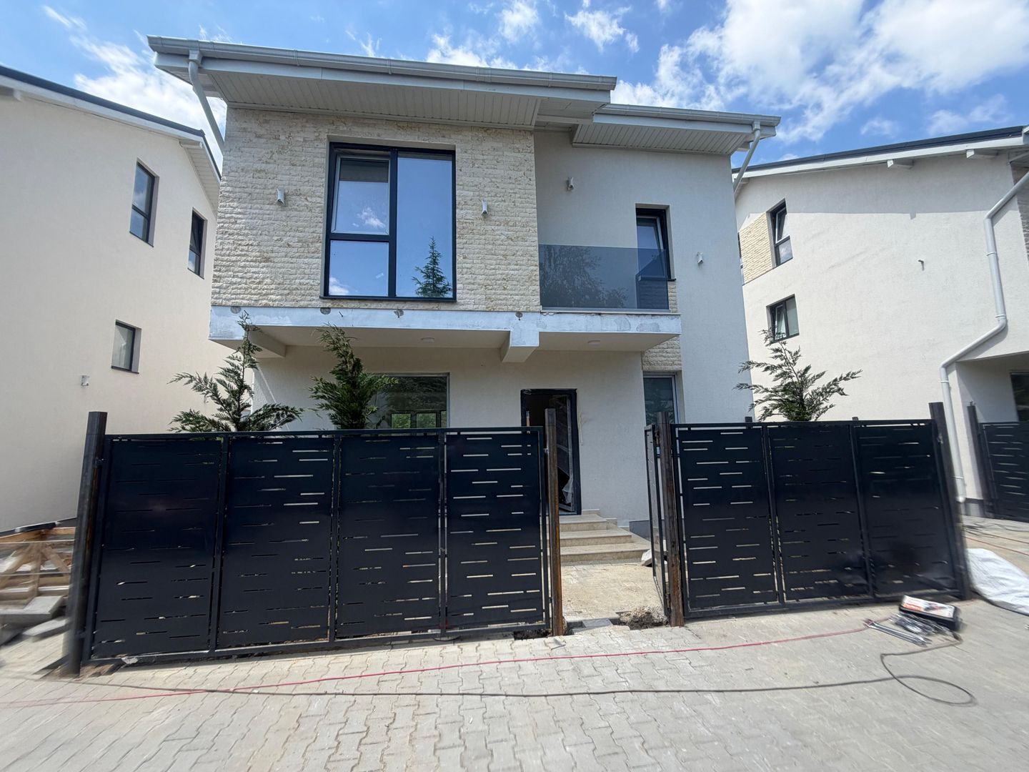 CASA INDIVIDUALA- 4 CAMERE, TOATE UTILITATILE, TEREN 240 MP, COMIS 0% - Poză 1