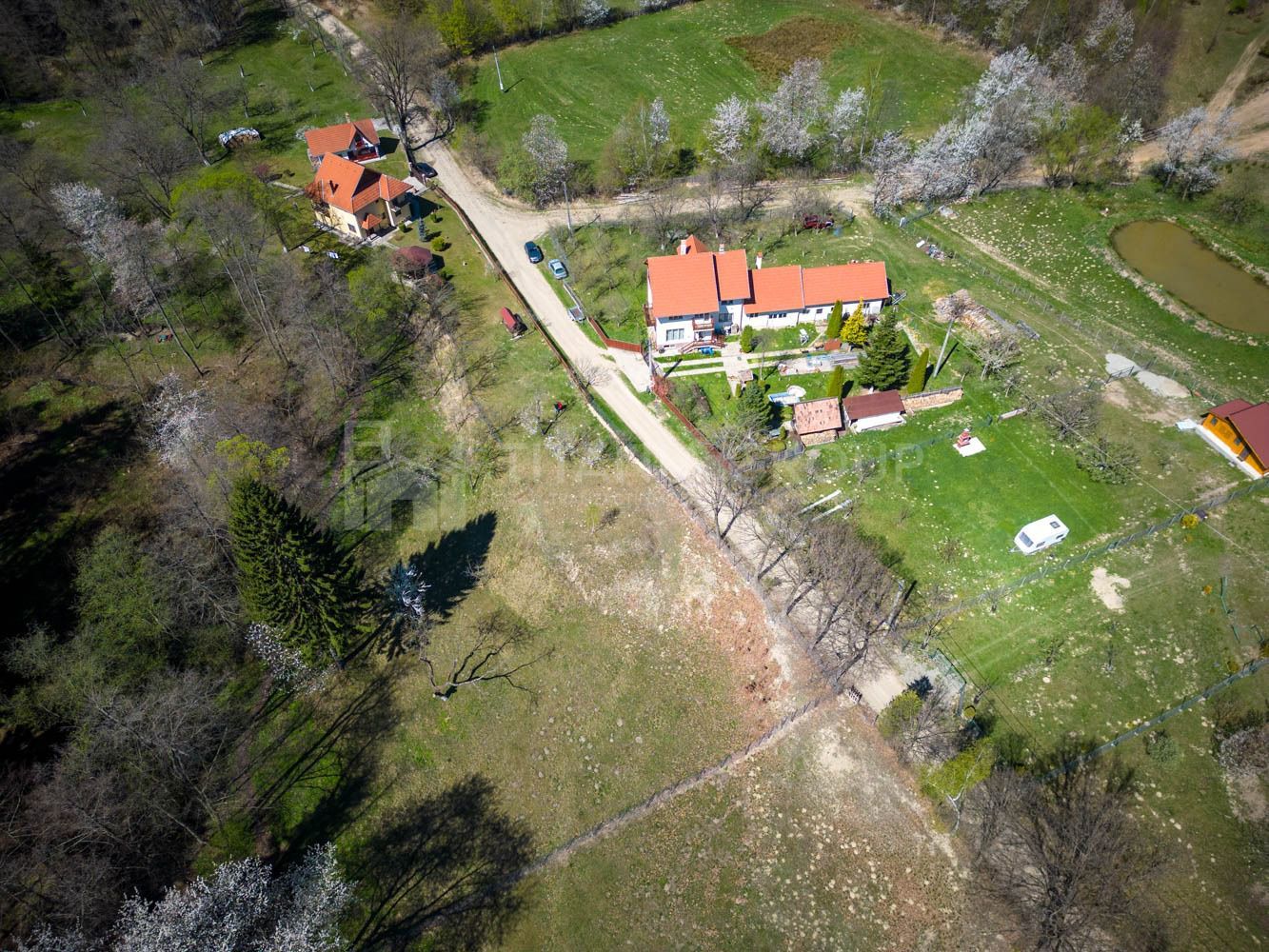 Teren intravilan, pretabil pentru casa de vacanta, 2000 mp - Poză 13