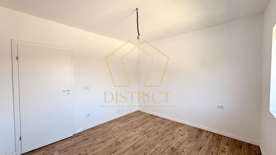 Duplex cu 4 camere, despărțit prin camera tehnica | Mosnita Noua - Poză 10