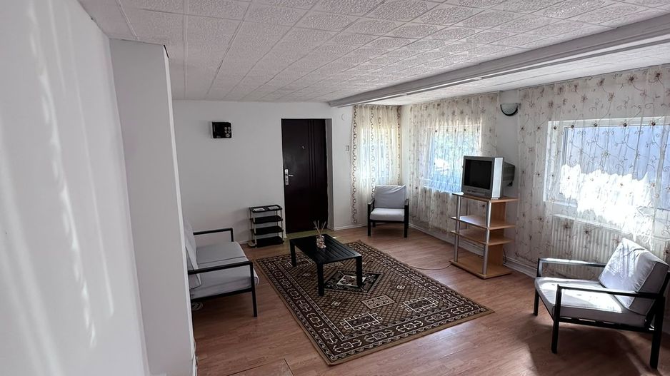 Floresti - Stoenesti, Jud. Giurgiu, vila + garaj + beci, teren 1000 mp - Poză 10