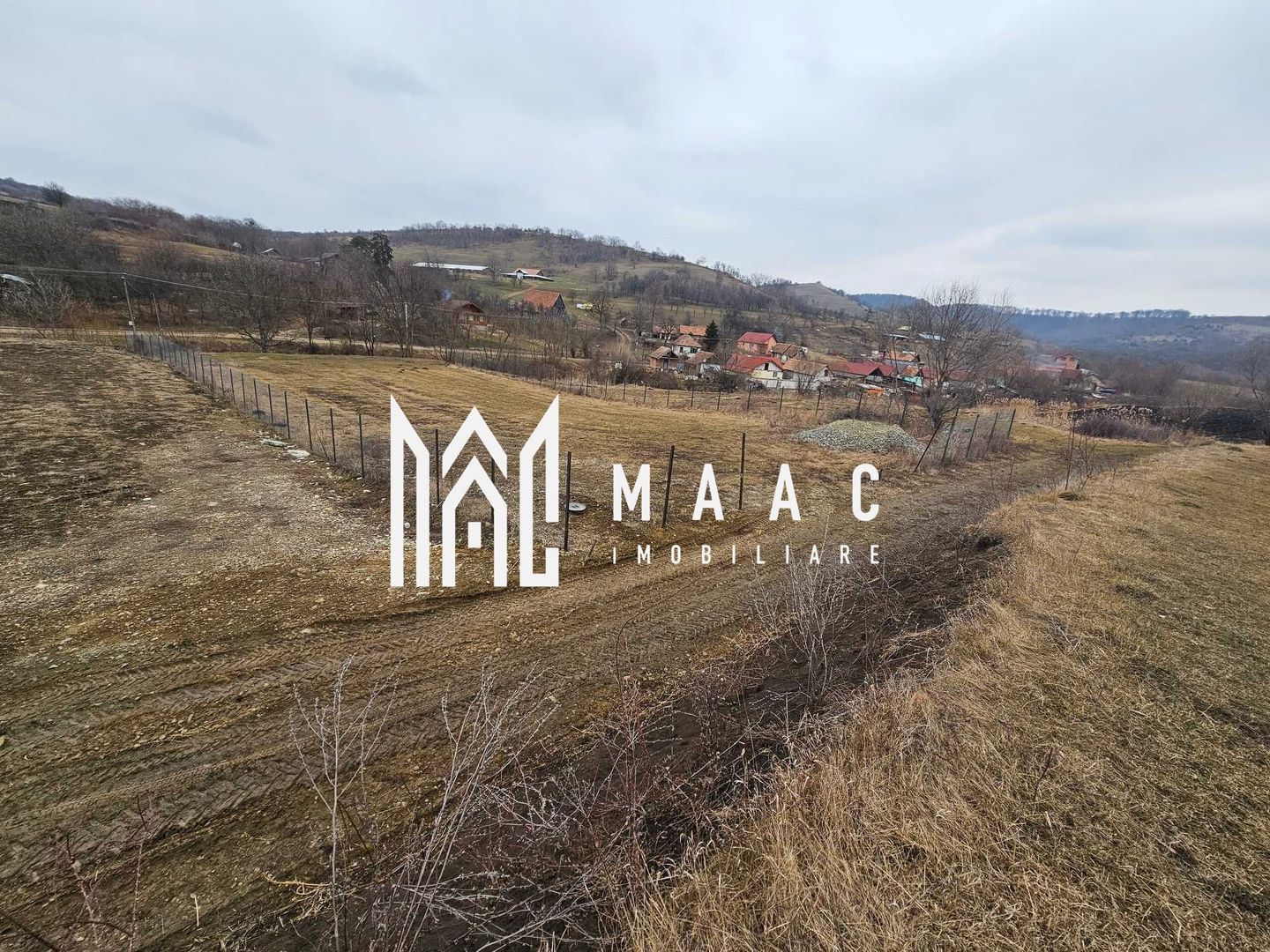 Teren de vânzare în Hamba | 1.740 mp | cu utilități și ieșire la râu - Poză 5