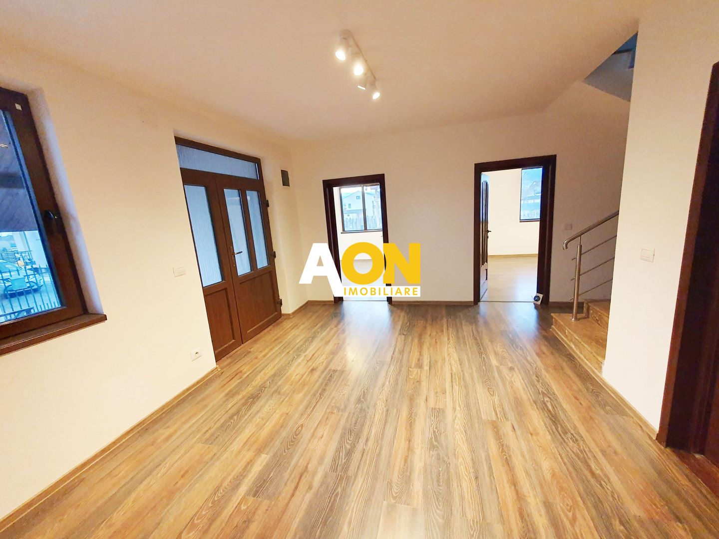 Casa D+P+M.  450 mp teren, 5 camere, garaj, pretabila pt. birouri - Poză 3