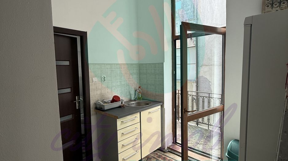 Eleganta, stil si mult potential intr-un apartament interbelic de 3 camere - Poză 10