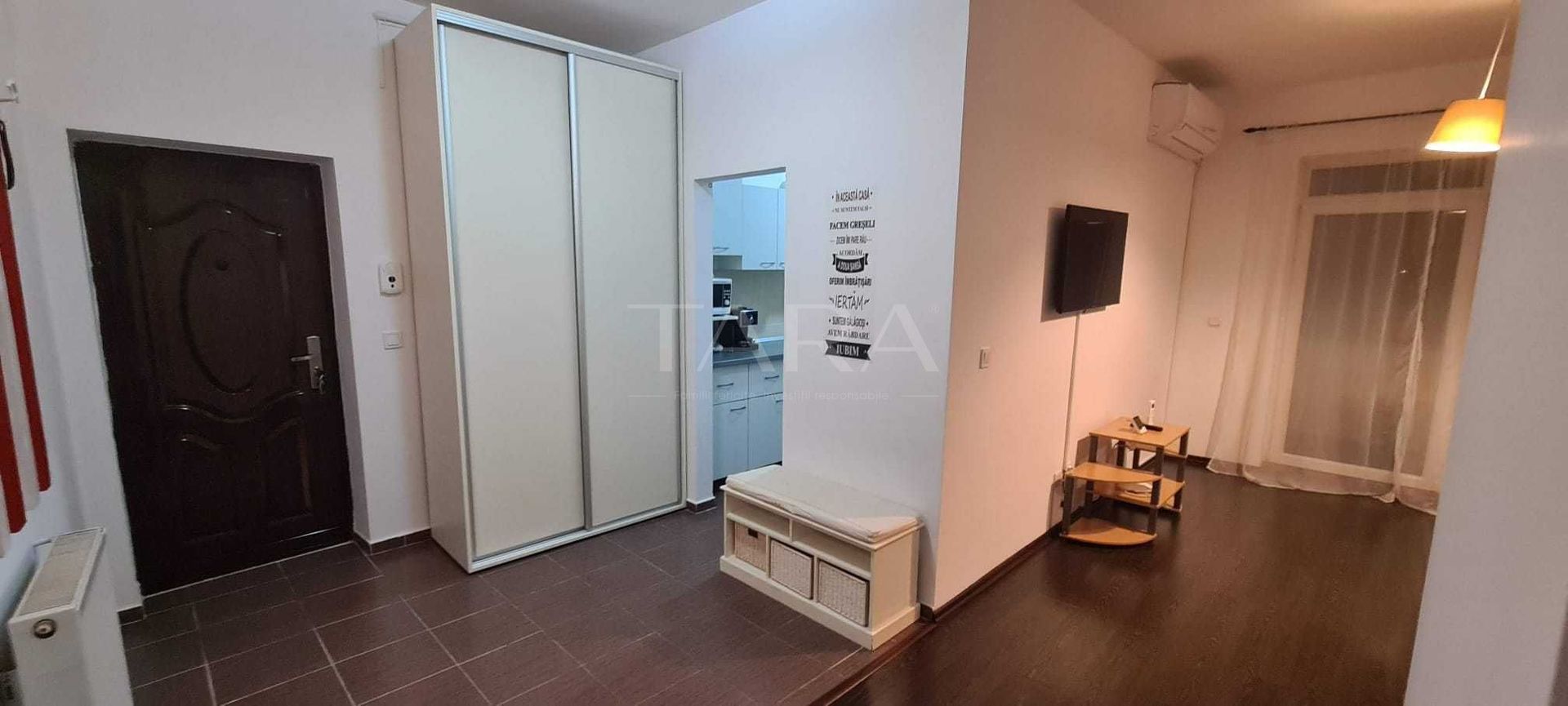 Vanzare apartament cu 2 camere, zona Primariei,  Apahida - Poză 1